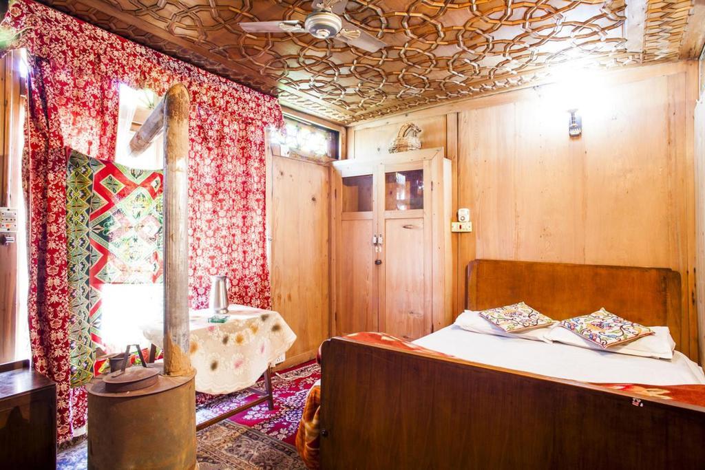The Shelter Group Of Houseboats & Tour Organiser Srinagar  Exterior photo